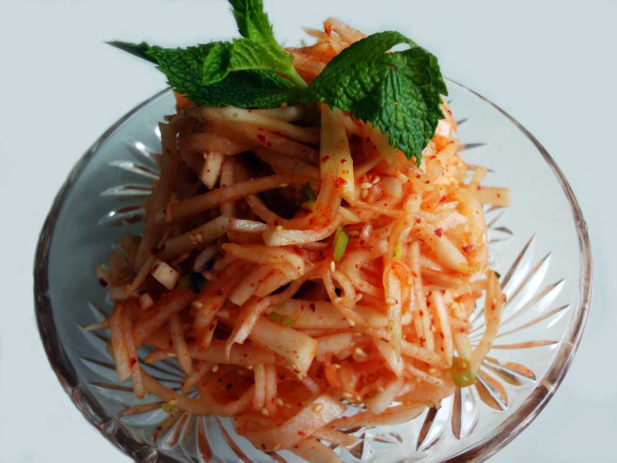 Салат с дайконом – 10 самых вкусных рецептов