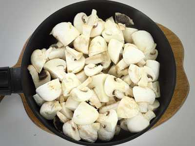 Сливочно-грибной соус из шампиньонов со сливками: рецепты на сковороде, в духовке, в мультиварке