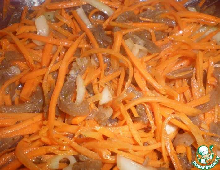 Мясо по корейски рецепт с морковью. Салат Хе из мяса. Салат Хе с корейской морковкой. Хе с говядиной и морковью. Хе из мяса говядины с морковью.
