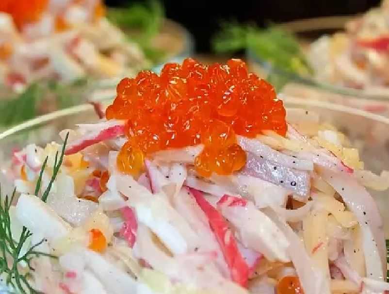 Салат сытый боцман с семгой и красной икрой рецепт с фото пошагово - 1000.menu