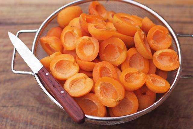 Чача из абрикосов в домашних условиях: рецепт, особенности и технология приготовления.