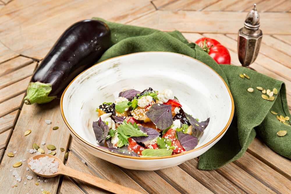 Салат из баклажанов на зиму: 6 простых и самых вкусных рецептов