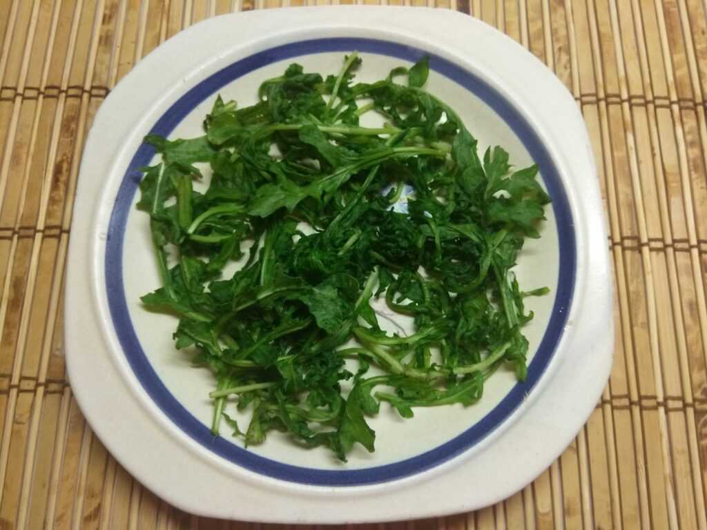 Салат с рукколой