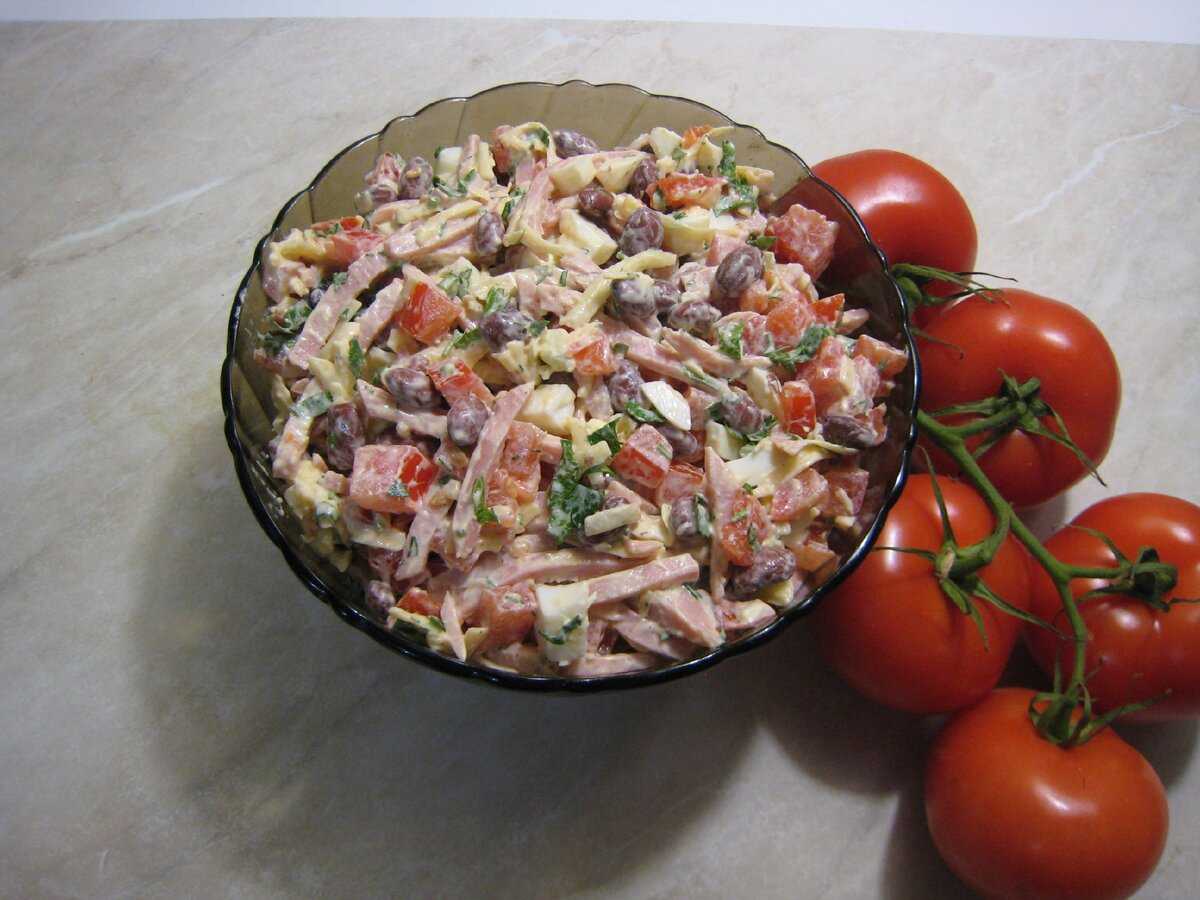 Салат с сухариками ветчиной и фасолью рецепт с фото пошагово - 1000.menu