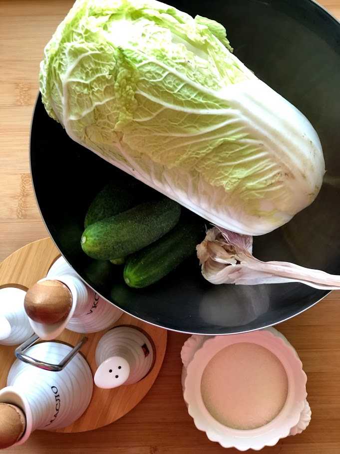 Салат из капусты, яиц и огурцов - пошаговый фоторецепт