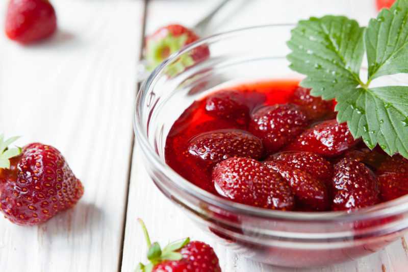 Как сварить клубничное варенье с целыми ягодами - 7 пошаговых фото в рецепте