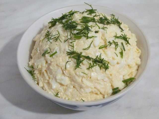Салат сыр с чесноком и яйцом. пошаговый рецепт с фотографиями. | народные знания от кравченко анатолия
