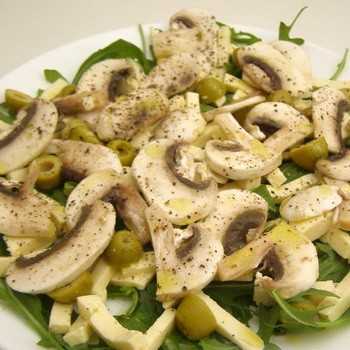 Салат с солеными грибами груздями рецепт с фото пошагово - 1000.menu