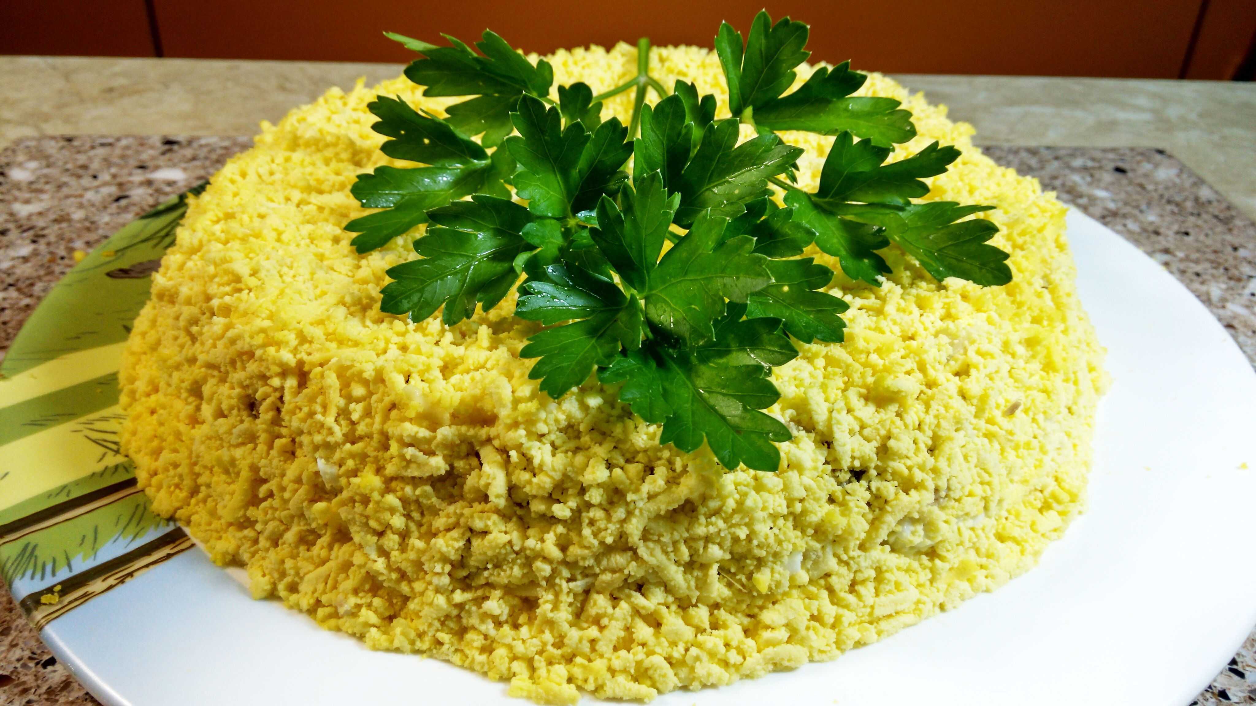 Салат мимоза с рисом – рецепт насыщенного, мягкого, воздушного кушанья и 5 оригинальных вариантов приготовления