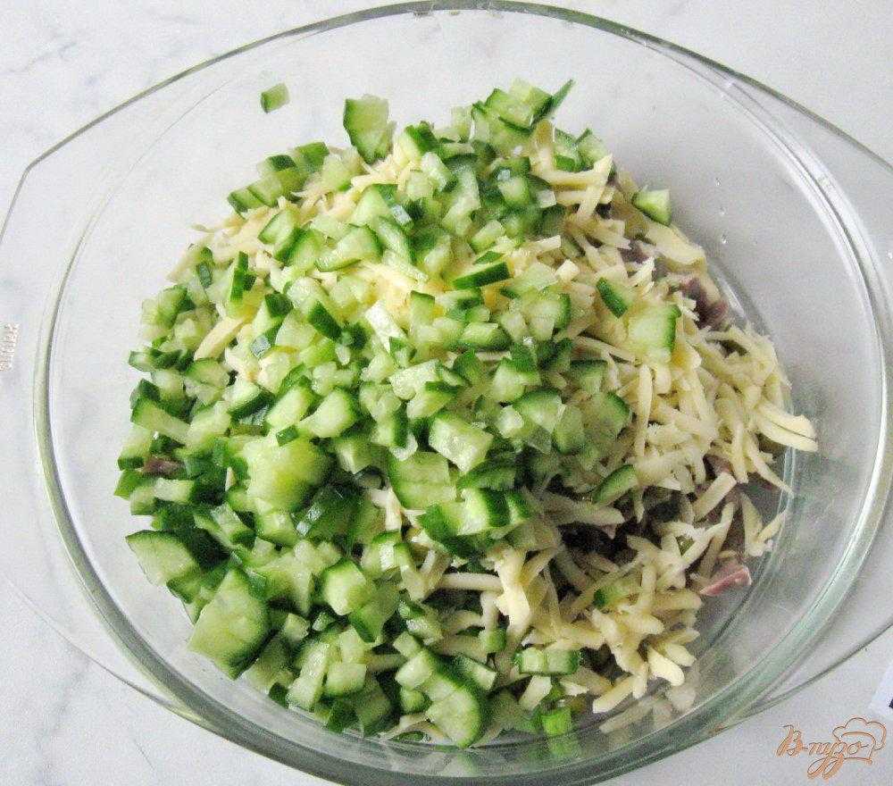Салат с зеленым горошком консервированным - быстрые варианты на праздники и будни: рецепт с фото и видео