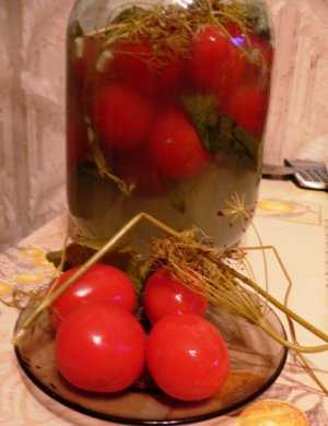 Соленые помидоры в банках как бочковые - холодным способом: рецепт с фото пошагово