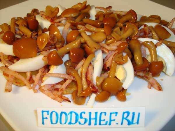 Салат с маринованными грибами рецепт с фото пошагово - 1000.menu