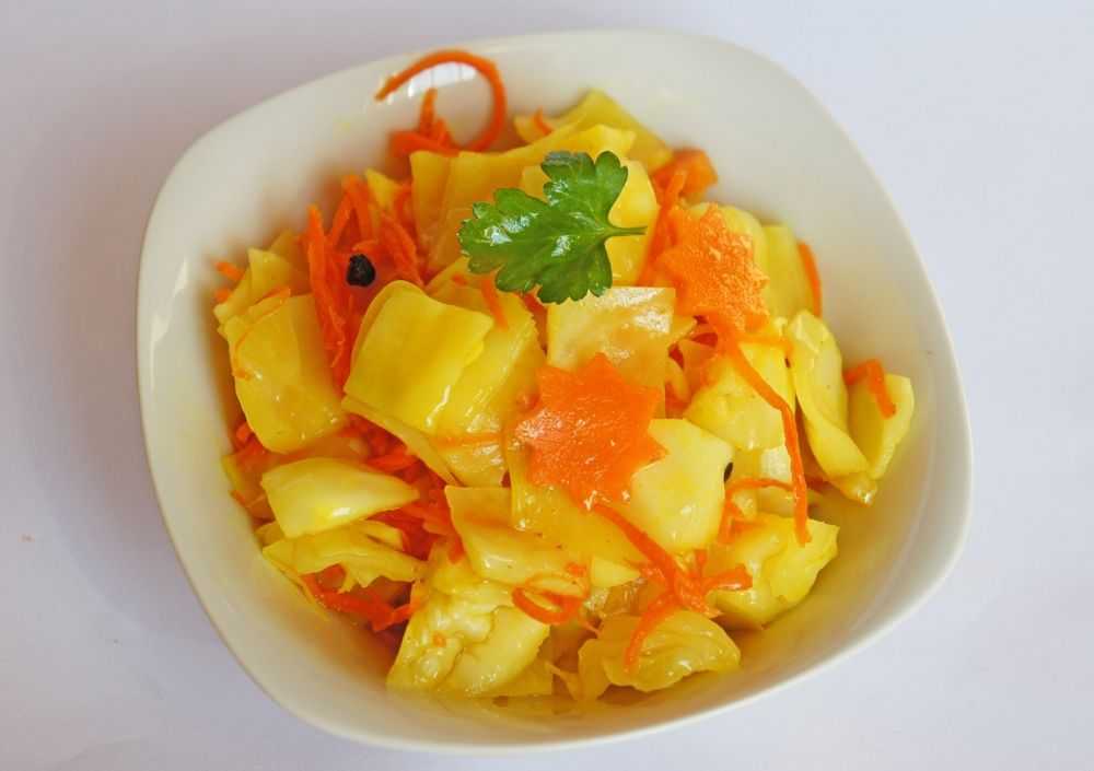 Салат с маринованной капустой - 10 рецептов быстрого приготовления
