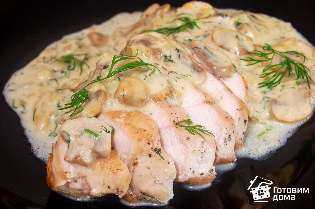 Курица с рыжиками: как приготовить. Варианты блюд с добавлением сливок и сметаны. Приготовление запеканки с грибами и курицей, а также рецепт грибного салата.