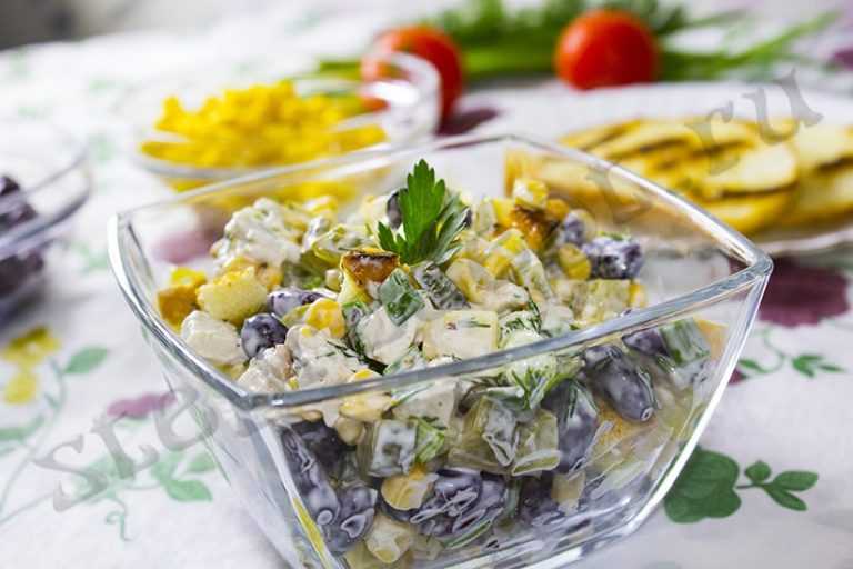 Салат с фасолью и кириешками – 8 рецептов приготовления дома
