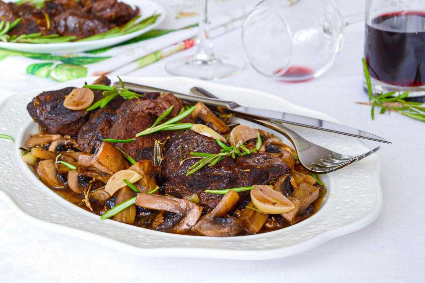 Картошка с белыми грибами в духовке: рецепты с мясом птицы, с говядиной и сыром. Необходимые ингредиенты и процесс приготовления. Калорийность блюда.