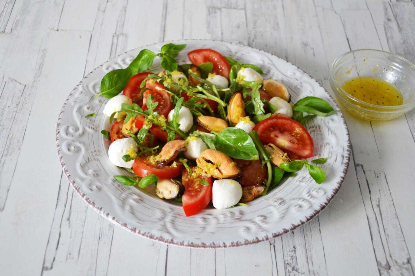 Салат из кальмара с яйцом, огурцом и сыром в двух вариантах