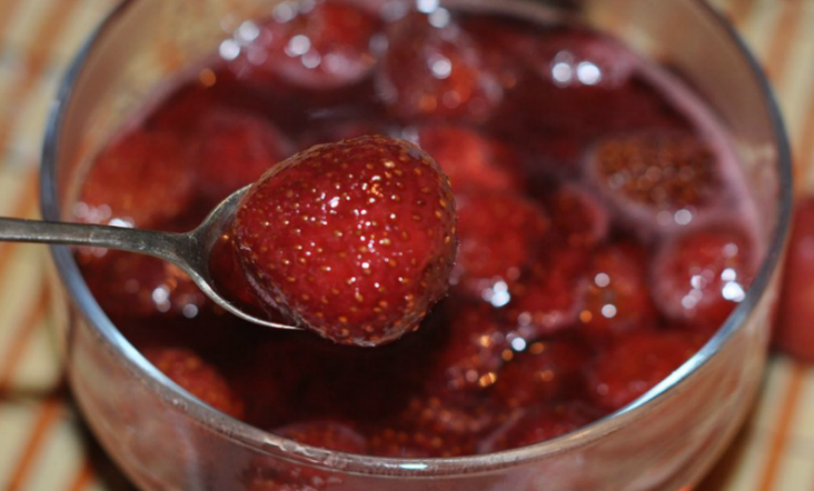 Варенье из клубники с целыми ягодами - вкусные рецепты густой заготовки и с сиропом