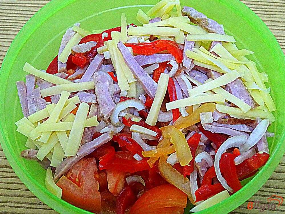 Салаты с копченой колбасой и помидорами: топ 8 рецептов с фото