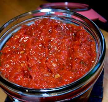 Аджика из кабачков на зиму - рецепты пальчики оближешь - с томатной пастой и без