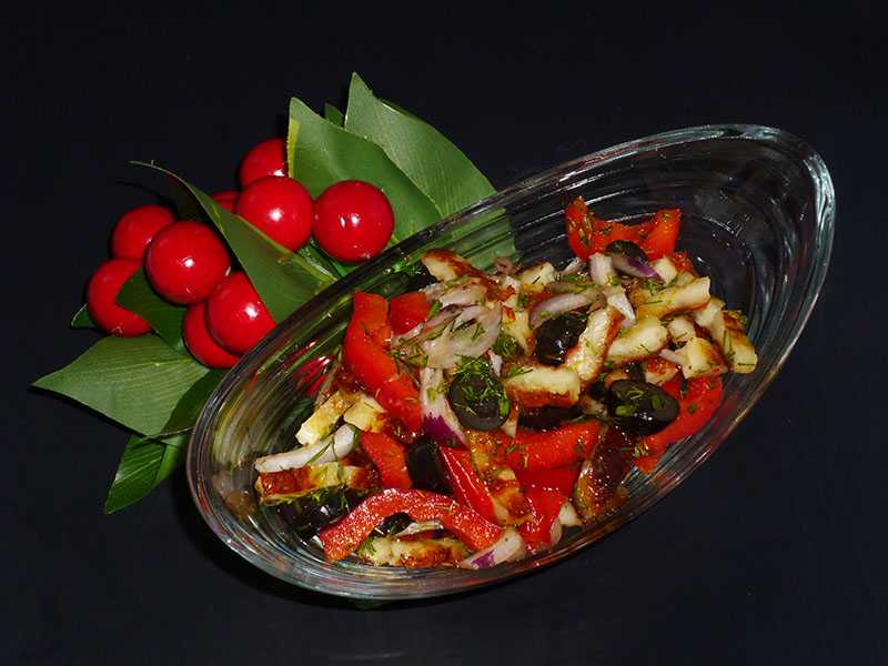 Салат с красным болгарским перцем