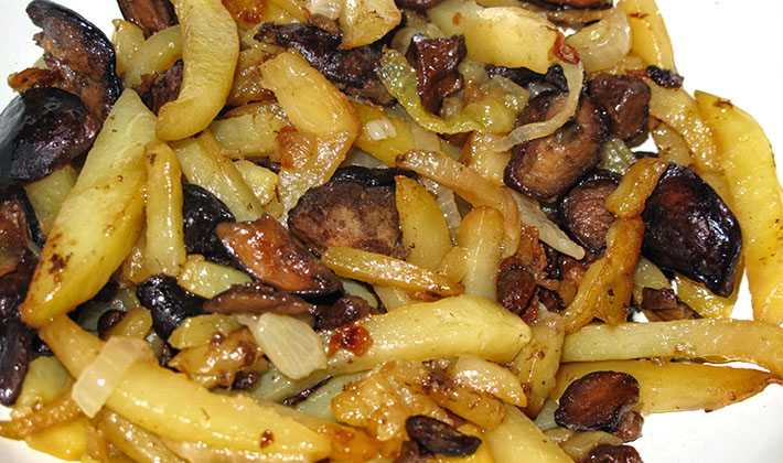 Картошка с грибами жареная, с луком, в мультиварке: рецепты с фото