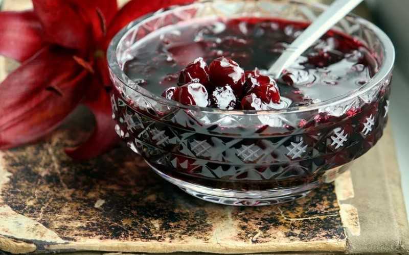 Варенье из вишни с косточками на зиму: 8 рецептов, как приготовить густое с целыми ягодами