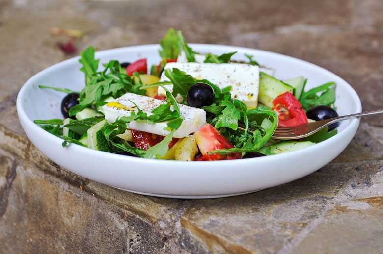 Греческий салат с брынзой - классический рецепт