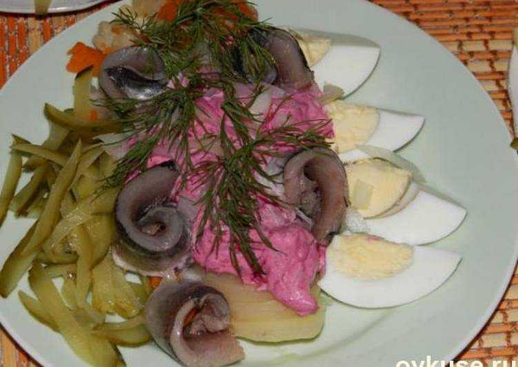 Салат со свеклой и селедкой: рецепт с пошаговыми фото