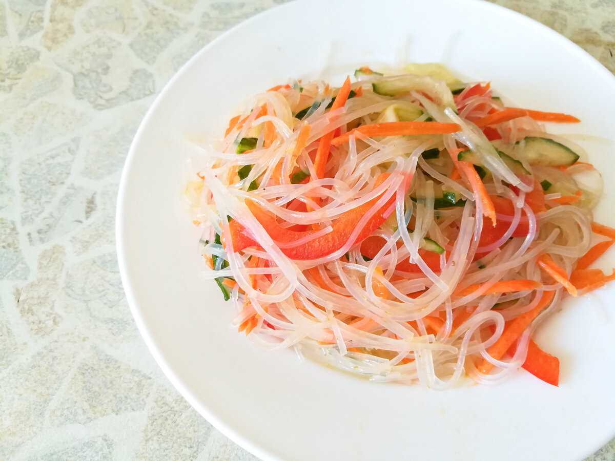 Рецепт салата с фунчозой и овощами с фото пошагово