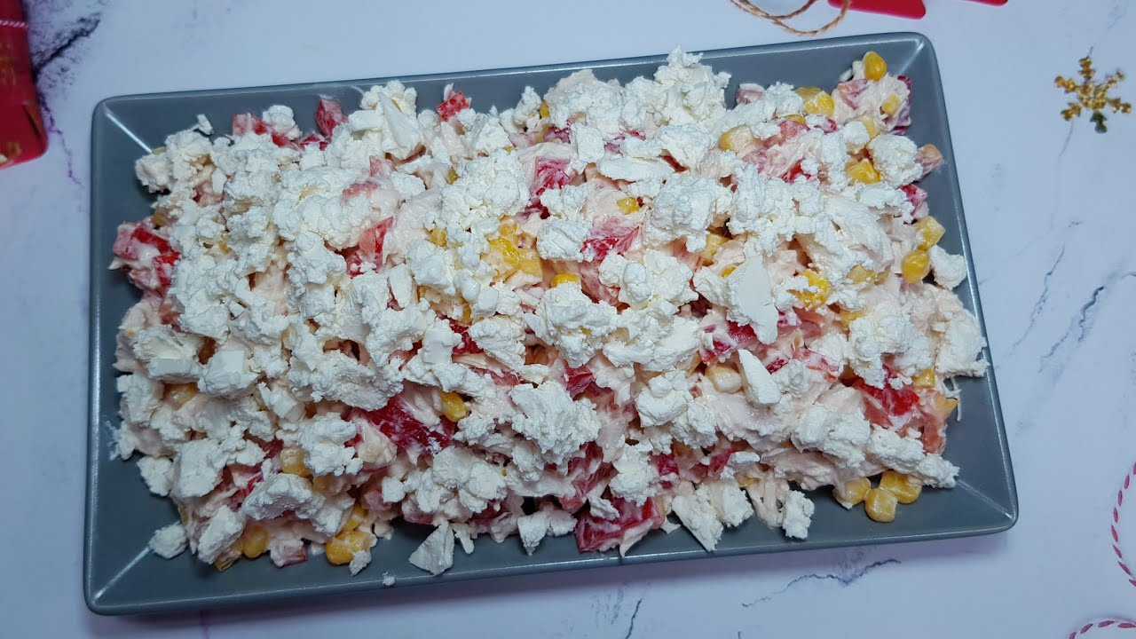 Салат шанхай с курицей, ананасами и грибами