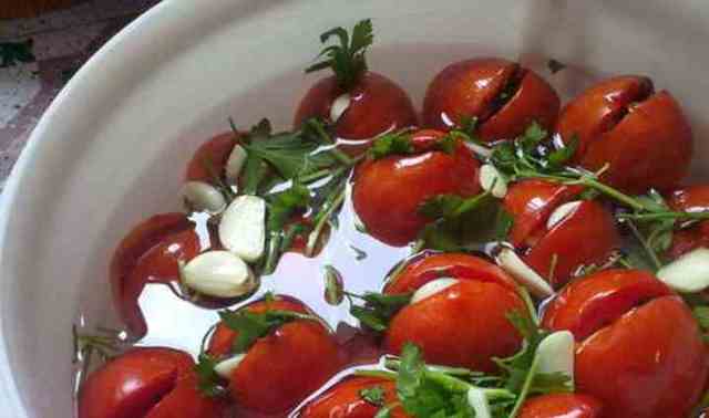 Как засолить зеленые помидоры – 8 рецептов на зиму