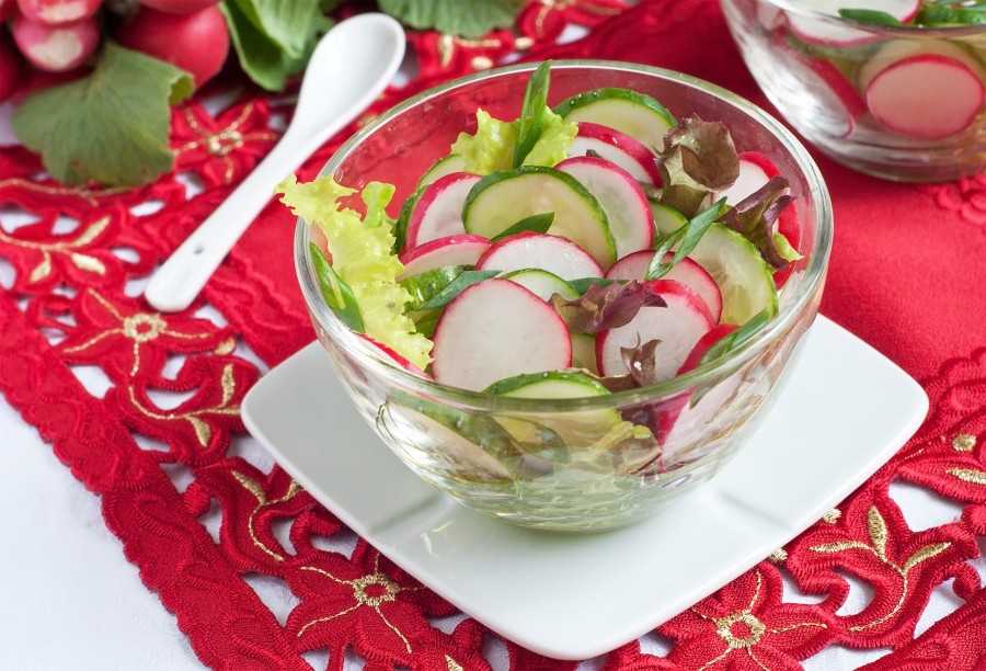 Салат с редиской и огурцом — 11 простых рецептов