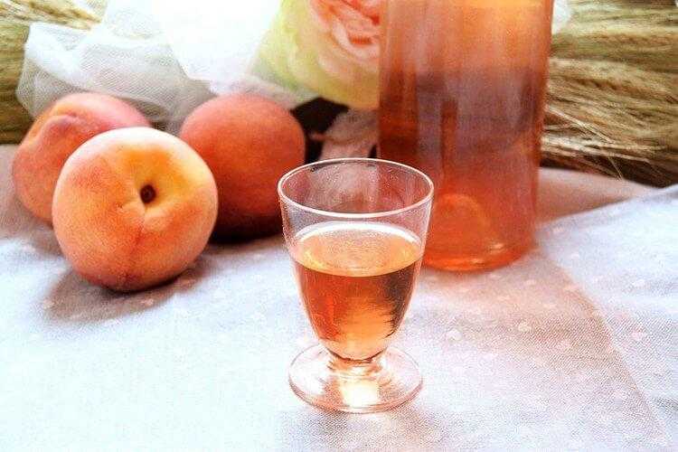 Настойка на персиках в домашних условиях: 3 простых рецепта
