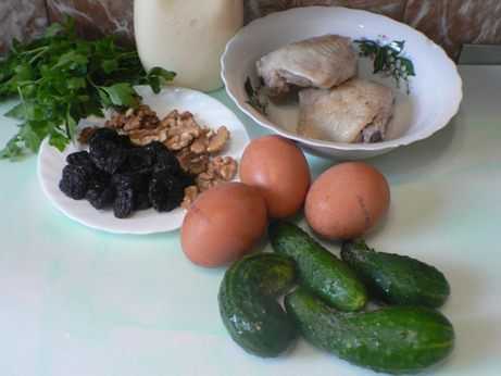 Салат «березка» с курицей и черносливом: 7 рецептов