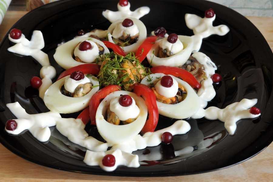 Салат букет роз блины с курицей, грибы и корейская морковь