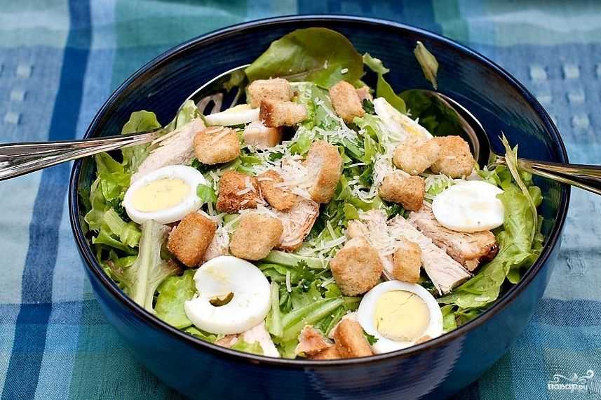 Салат цезарь с курицей и сухариками - 10 простых рецептов в домашних условиях с фото пошагово