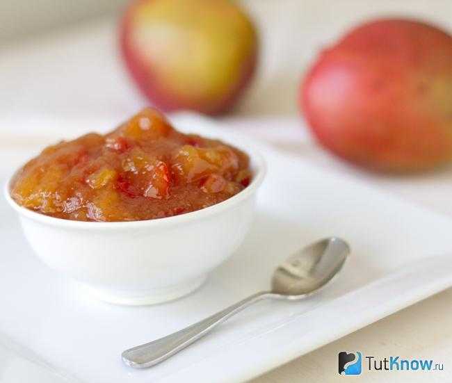 Соус из персиков к мясу на зиму: простые рецепты