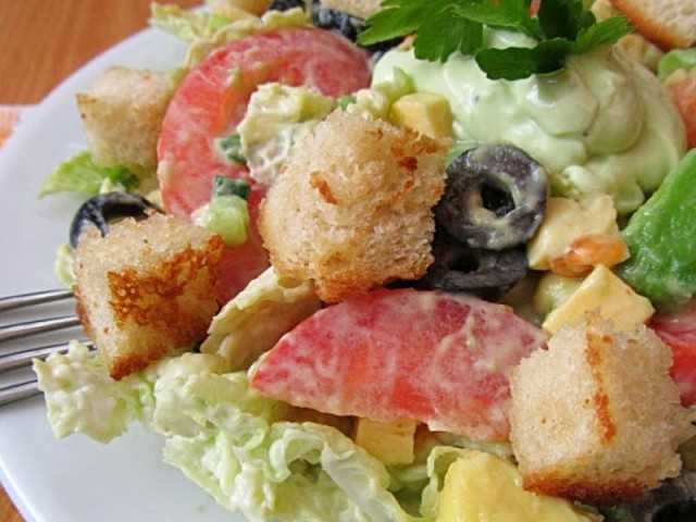 Салат из крабовых палочек с кукурузой и огурцом - 5 простых и вкусных рецептов с фото