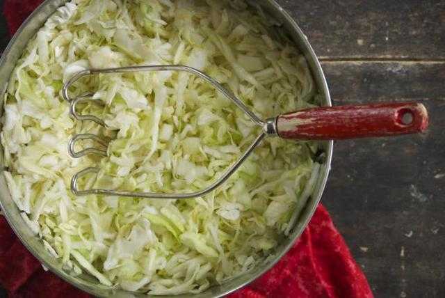 Как квасить капусту дома без соли - пошаговый рецепт