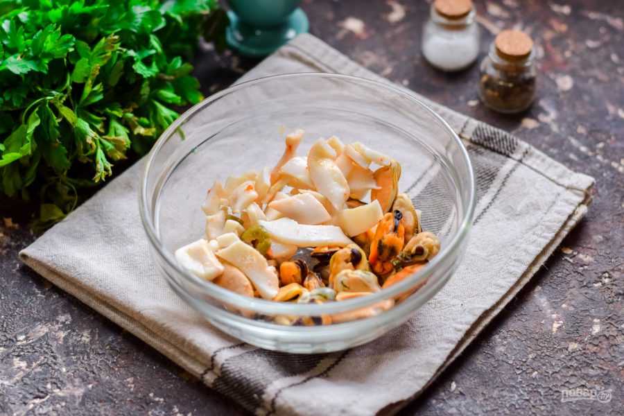 Салат с кальмарами – 7 самых вкусных и простых рецептов