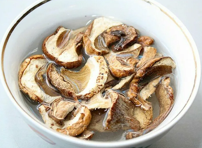 Солёные грибы: выбор сырья и способа засолки; рецепты горячего и холодного соления