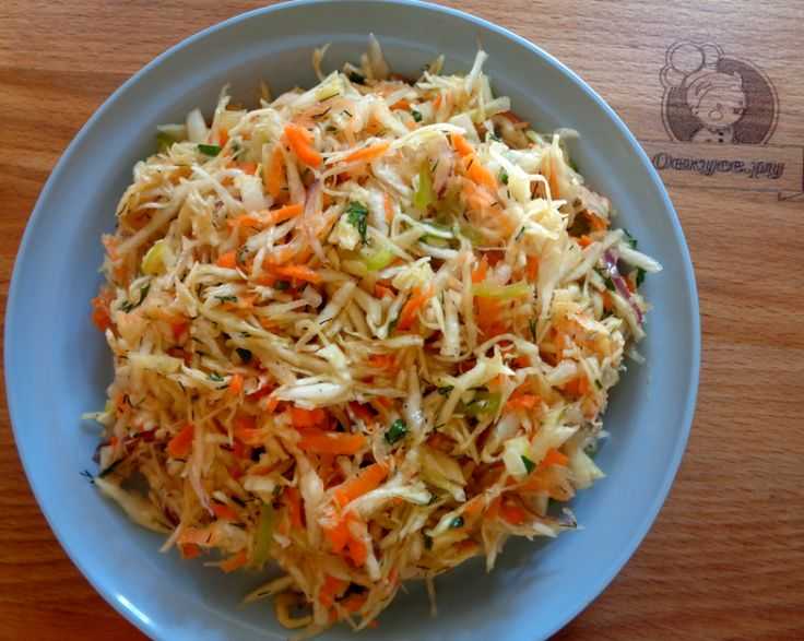 Салат витаминный из капусты и моркови - дебютное блюдо для любой начинающей хозяйки: рецепт с фото и видео