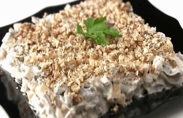 Салат зодиак с курицей и грибами