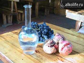 Чача из винограда: полезные свойства напитка и рецепты приготовления в домашних условиях