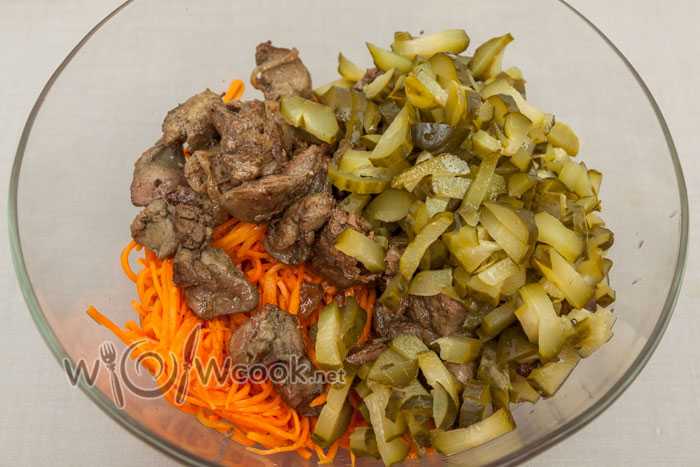 Салат куриной печенью и корейской морковью рецепт