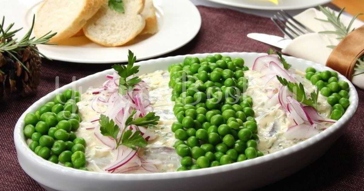 Салат с сельдью и помидорами рецепт с фото пошагово - 1000.menu