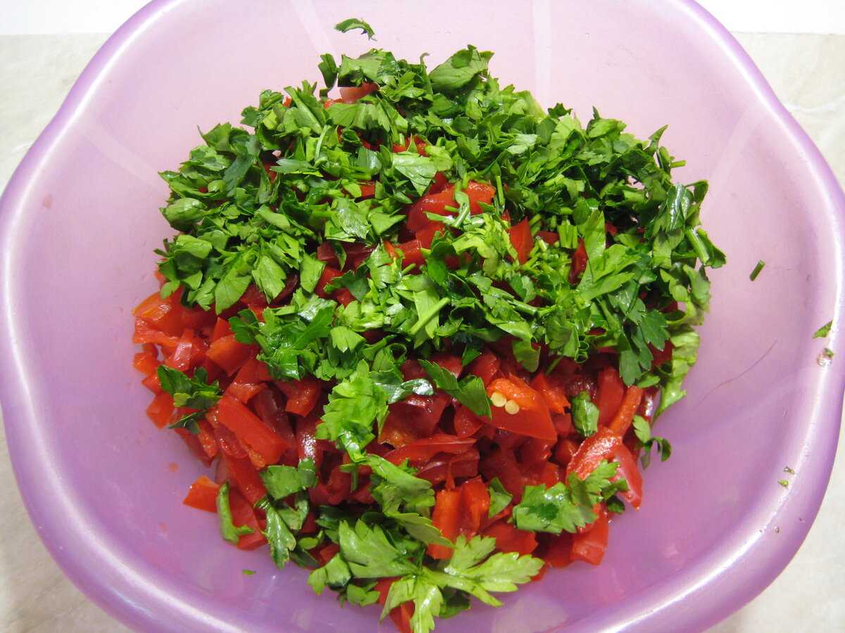 Салат с крабовыми палочками и кукурузой — 5 самых вкусных рецептов