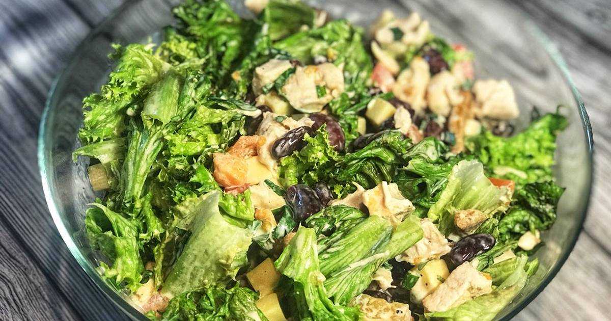 5 простых и вкусных салатов из консервированной фасоли: семья будет в восторге