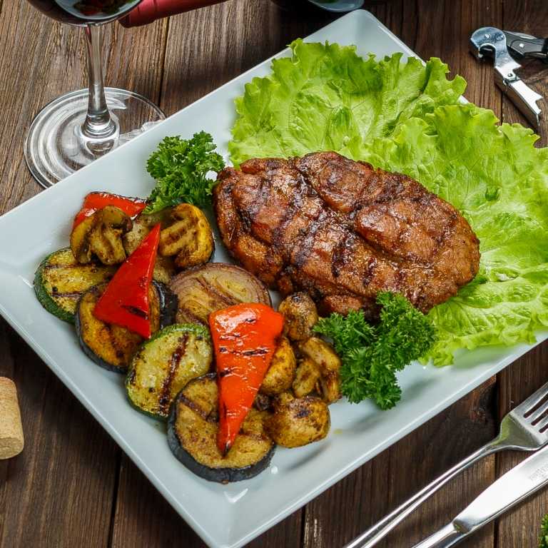Тёплый салат с курицей и болгарским перцем - 7 пошаговых фото в рецепте